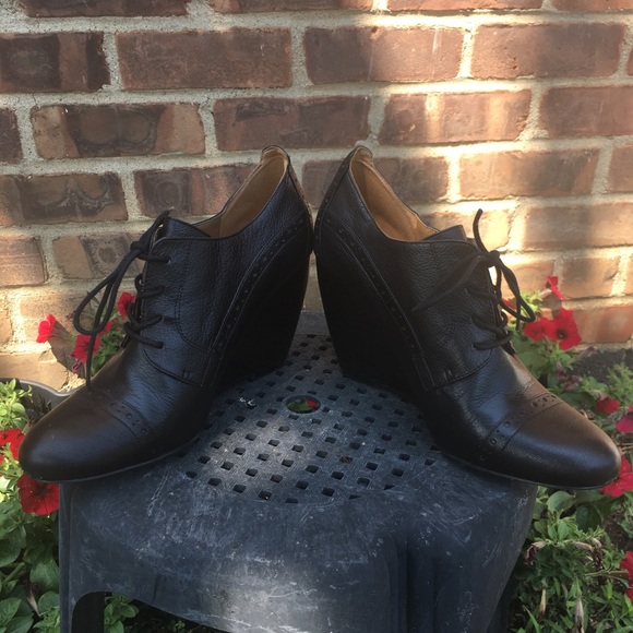 Size 10 Nine West Black Leather Wedges - Picture 8 of 10